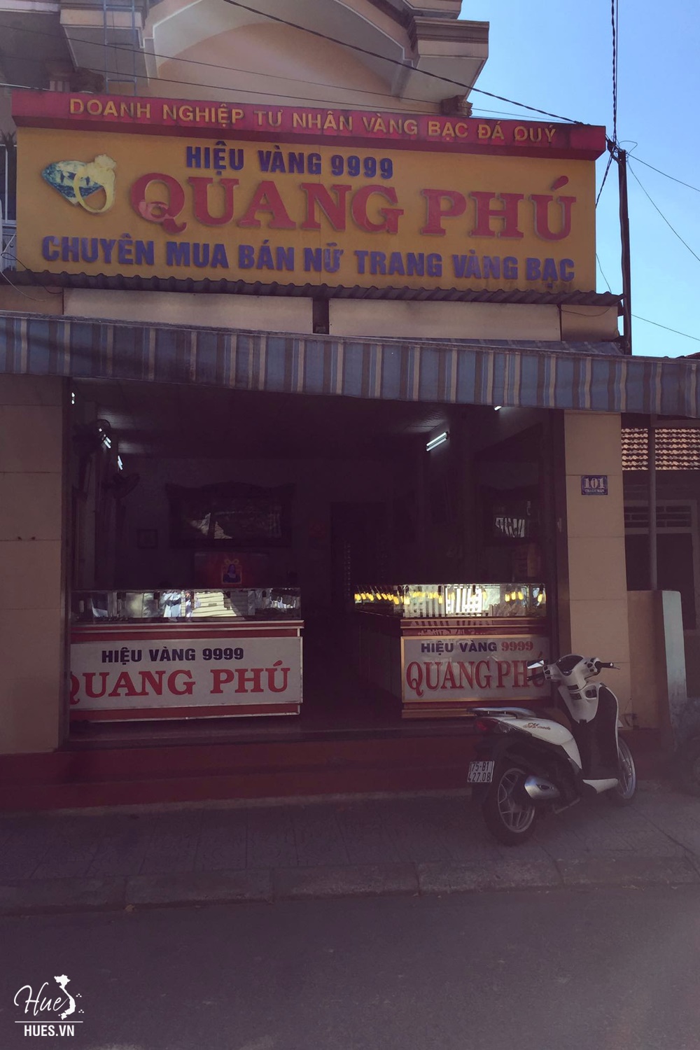 Tiệm vàng Quang Phú
