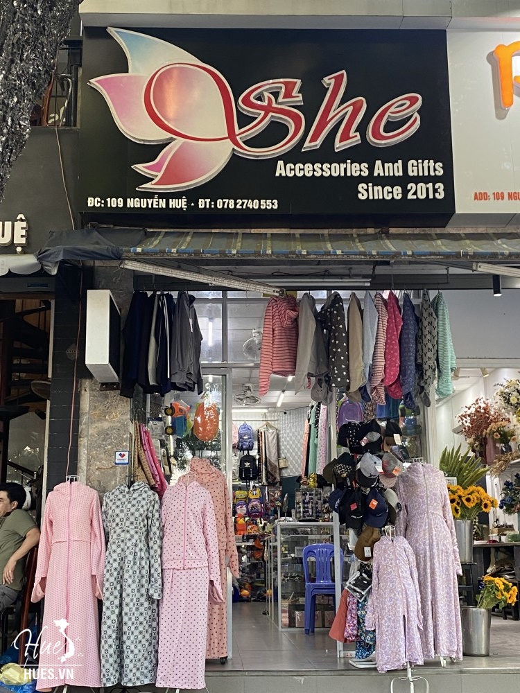 Cửa hàng áo quần SHE