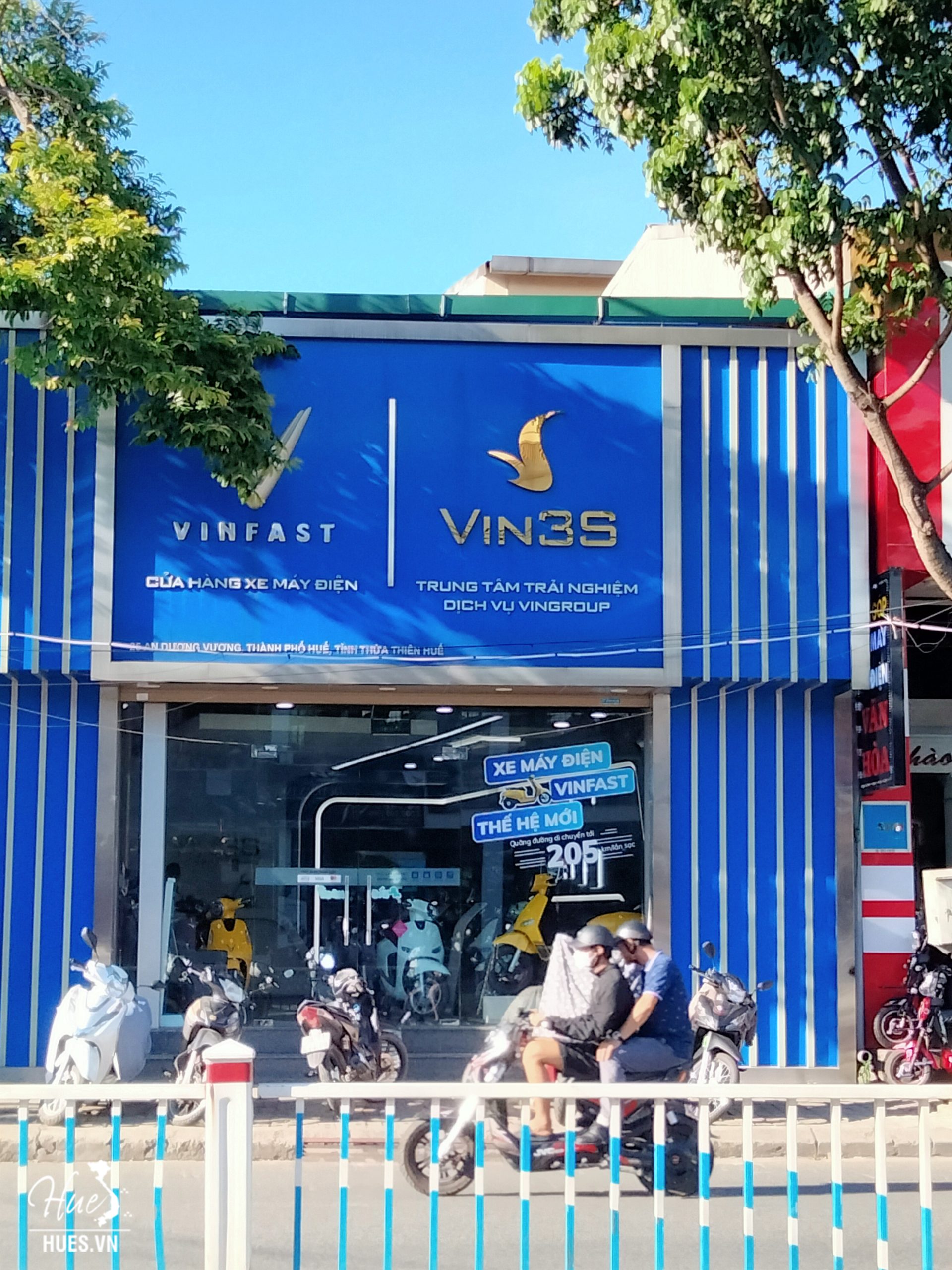 Cửa hàng xe máy điện Vinfast
