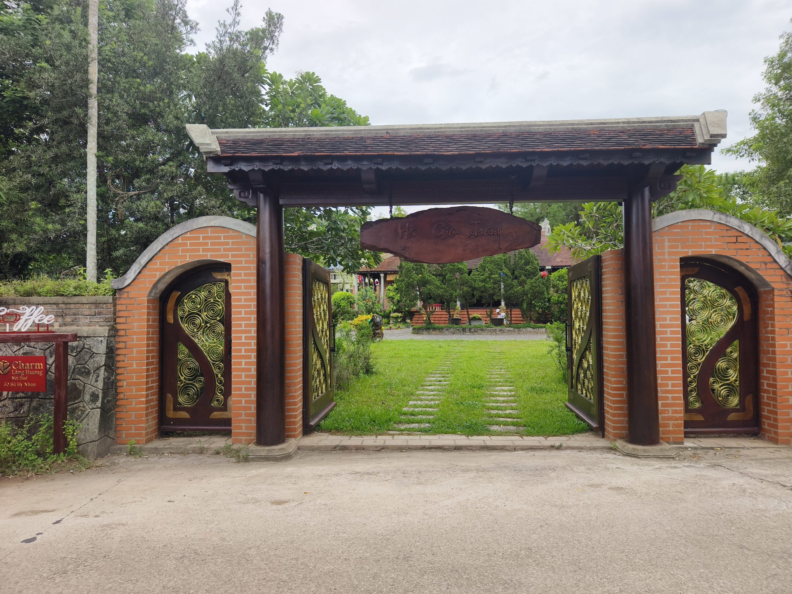 Charm Làng Hương Quán