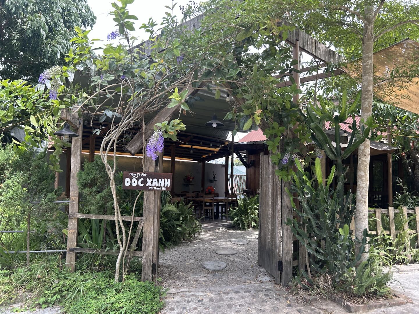 Tiệm cà phê Dốc Xanh